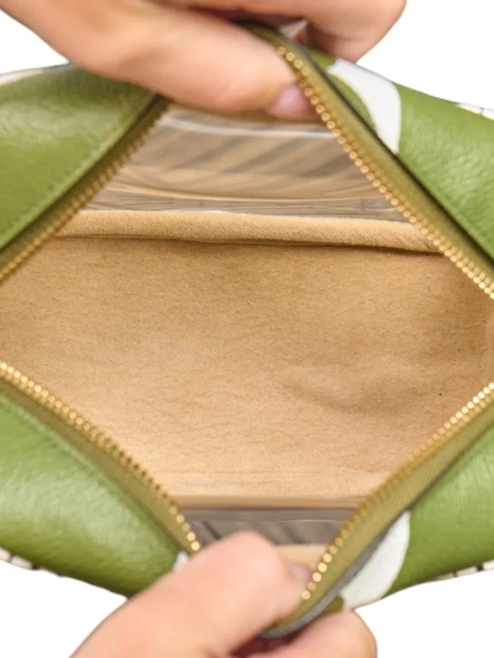 Louis Vuitton Beach Pouch Monogram Giant Khaki/White